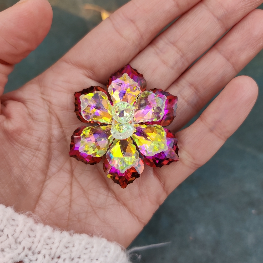 Crystal flower brooch NWT